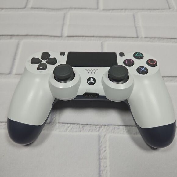 Sony DualShock 4 Wireless Controller PlayStation 4 - white – Broken or for parts - Picture 2 of 7